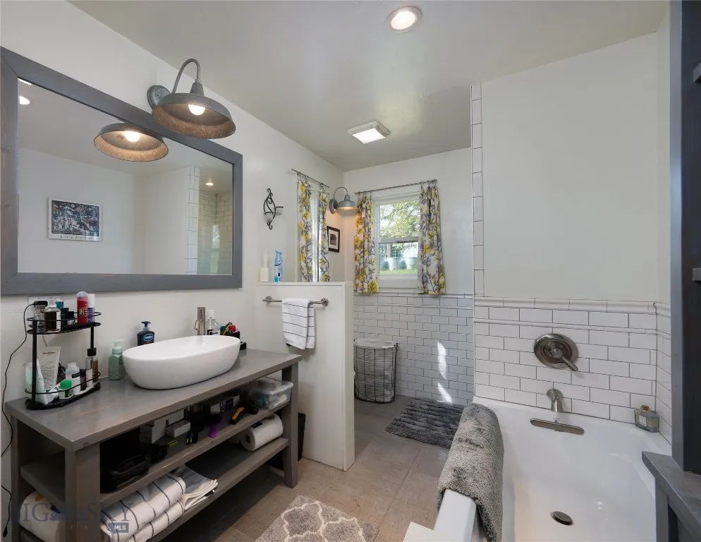 guest bathroom #1