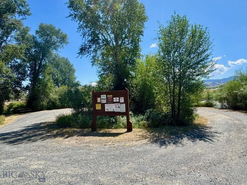 River access with shaded parking, picnic area