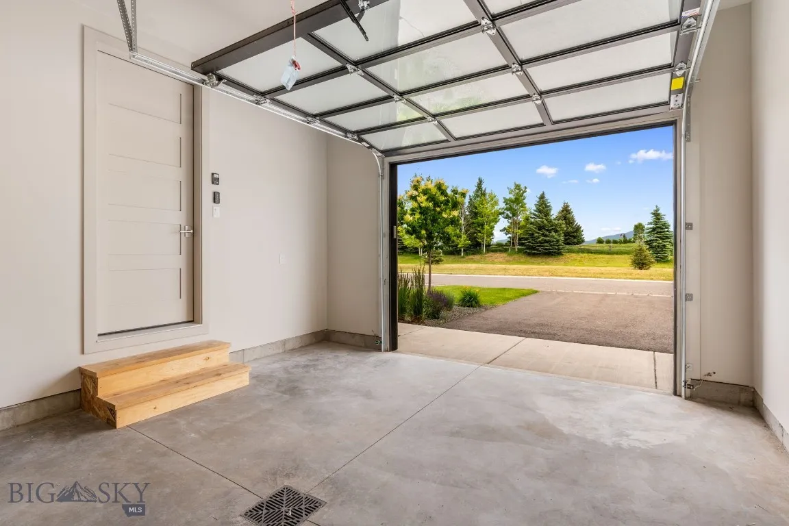 One car garage.