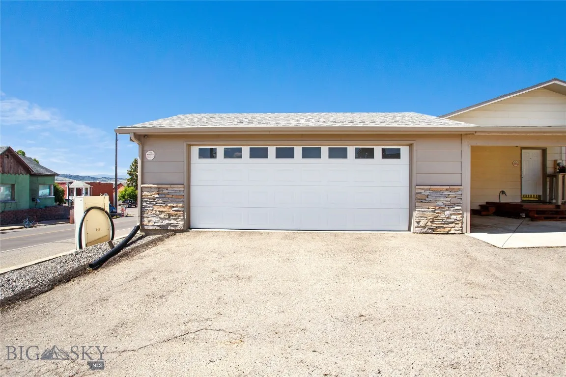 940 Nevada Avenue, Butte, Montana 59701, Butte, Montana 59701, 4 Bedrooms Bedrooms, ,2 BathroomsBathrooms,Residential,For Sale,940 Nevada Avenue, Butte, Montana 59701,403470