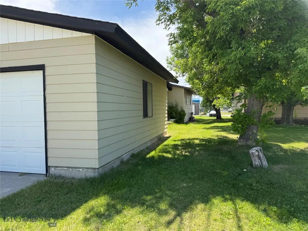 915 E 2nd Ave, Big Timber, Montana 59011, Big Timber, Montana 59011, 4 Bedrooms Bedrooms, ,2 BathroomsBathrooms,Residential,For Sale,915 E 2nd Ave, Big Timber, Montana 59011,403503