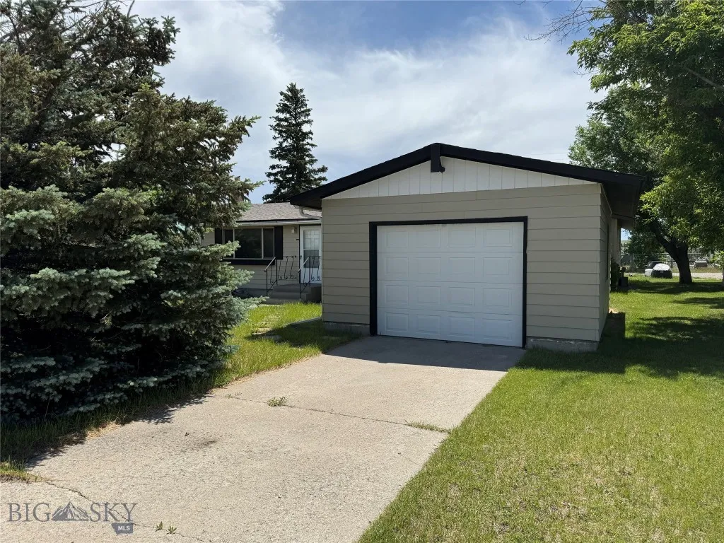 915 E 2nd Ave, Big Timber, Montana 59011, Big Timber, Montana 59011, 4 Bedrooms Bedrooms, ,2 BathroomsBathrooms,Residential,For Sale,915 E 2nd Ave, Big Timber, Montana 59011,403503