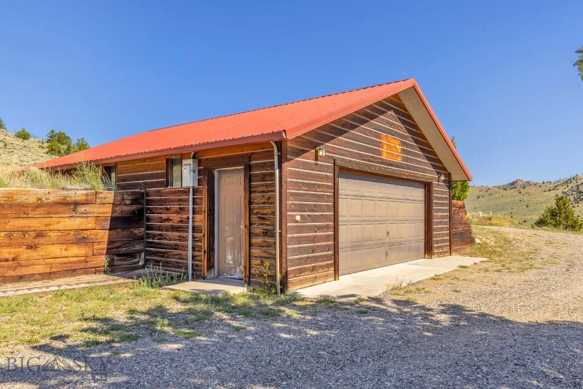 2 Eight Mile Creek Rd, Ennis, Montana 59729, Ennis, Montana 59729, 4 Bedrooms Bedrooms, ,1 BathroomBathrooms,Residential,For Sale,2 Eight Mile Creek Rd, Ennis, Montana 59729,403526