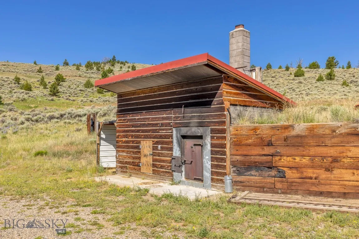 2 Eight Mile Creek Rd, Ennis, Montana 59729, Ennis, Montana 59729, 4 Bedrooms Bedrooms, ,1 BathroomBathrooms,Residential,For Sale,2 Eight Mile Creek Rd, Ennis, Montana 59729,403526