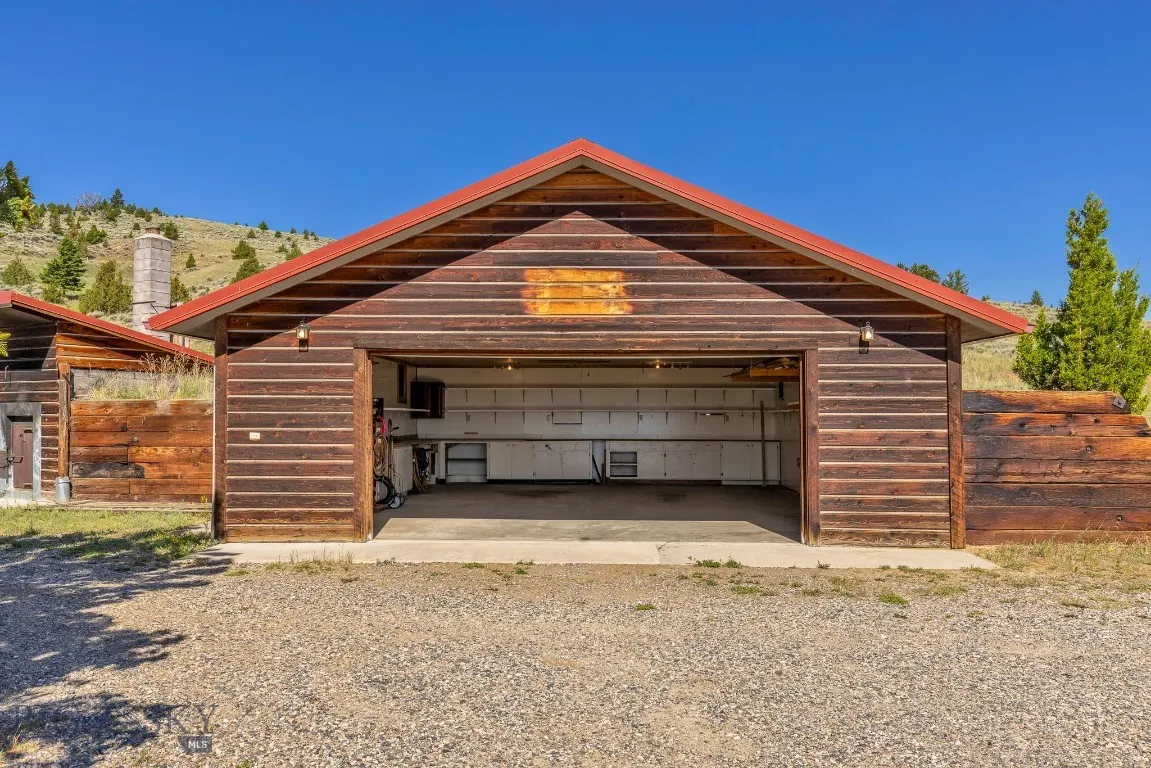 2 Eight Mile Creek Rd, Ennis, Montana 59729, Ennis, Montana 59729, 4 Bedrooms Bedrooms, ,1 BathroomBathrooms,Residential,For Sale,2 Eight Mile Creek Rd, Ennis, Montana 59729,403526