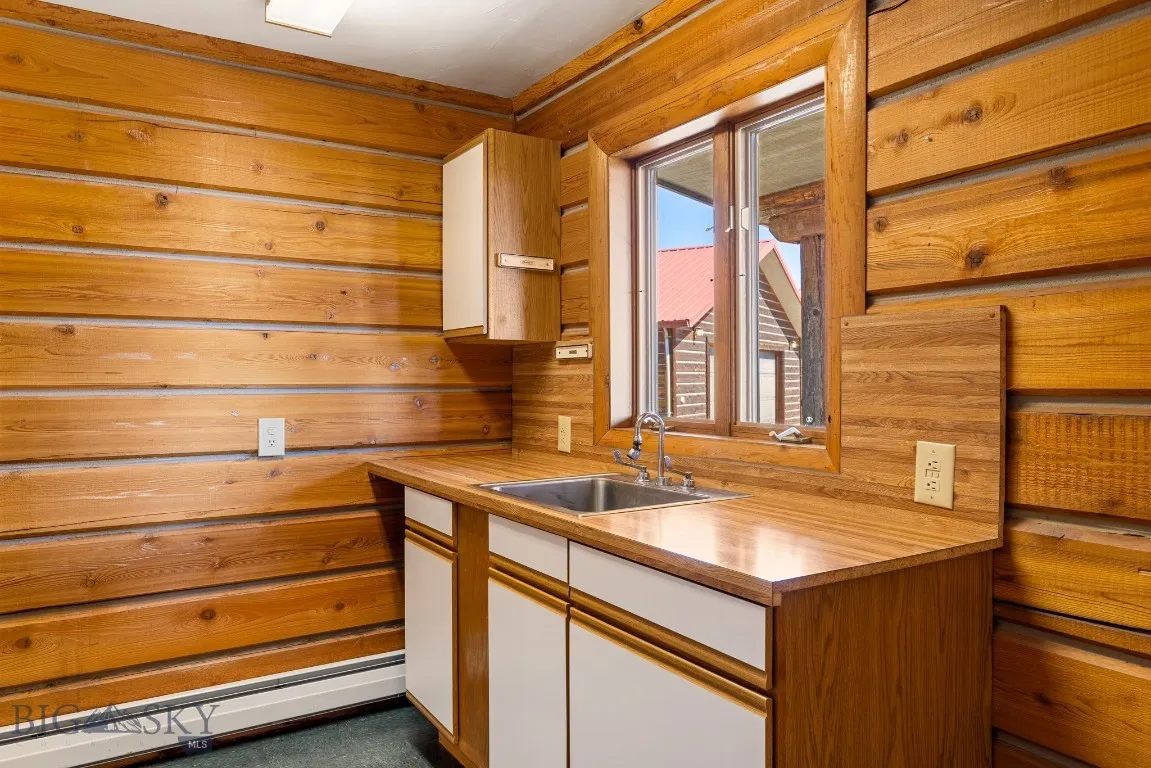 2 Eight Mile Creek Rd, Ennis, Montana 59729, Ennis, Montana 59729, 4 Bedrooms Bedrooms, ,1 BathroomBathrooms,Residential,For Sale,2 Eight Mile Creek Rd, Ennis, Montana 59729,403526