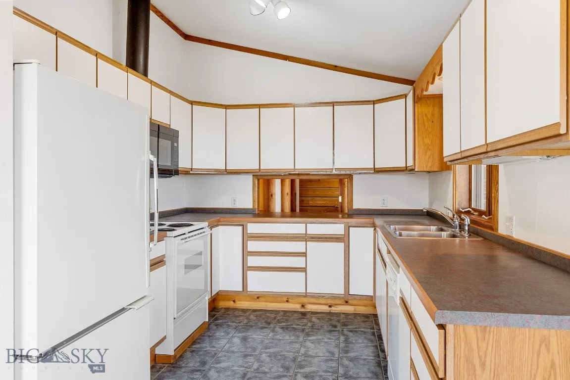2 Eight Mile Creek Rd, Ennis, Montana 59729, Ennis, Montana 59729, 4 Bedrooms Bedrooms, ,1 BathroomBathrooms,Residential,For Sale,2 Eight Mile Creek Rd, Ennis, Montana 59729,403526