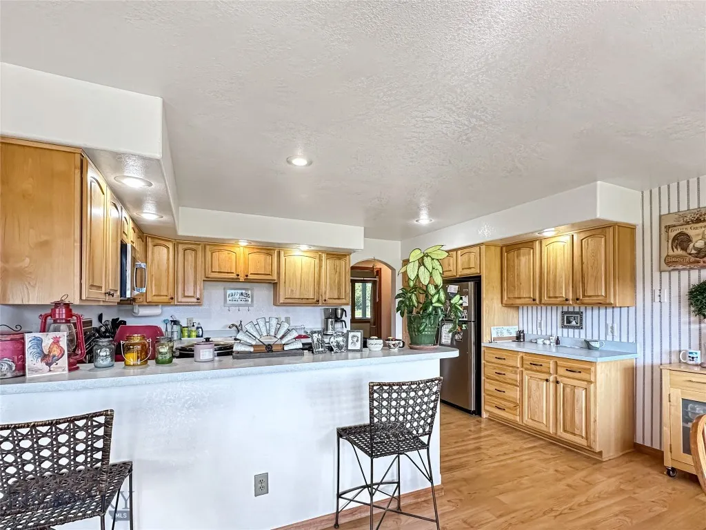 Kitchen eating bar