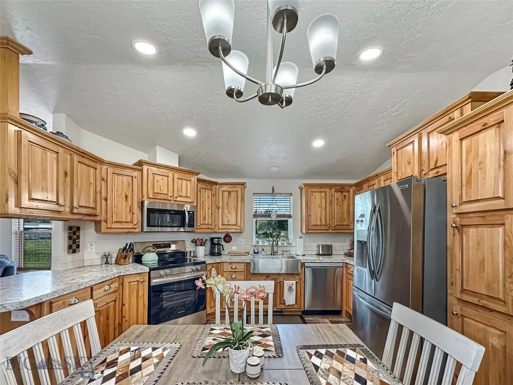 Kitchen - Dining Area