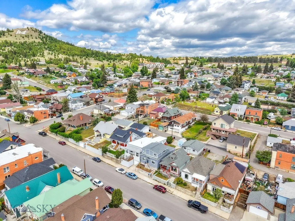 925 W Woolman, Butte, Montana 59701, Butte, Montana 59701, ,Residential Income,For Sale,925 W Woolman, Butte, Montana 59701,0,403644