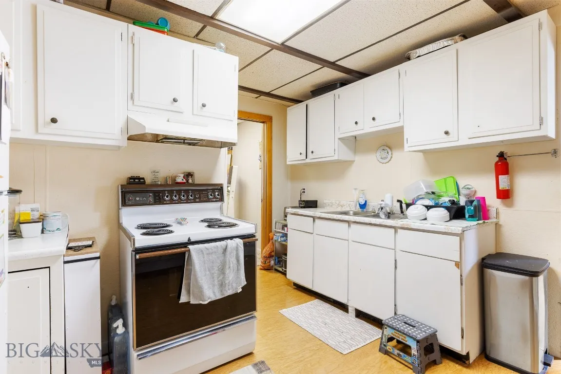 925 W Woolman, Butte, Montana 59701, Butte, Montana 59701, ,Residential Income,For Sale,925 W Woolman, Butte, Montana 59701,0,403644