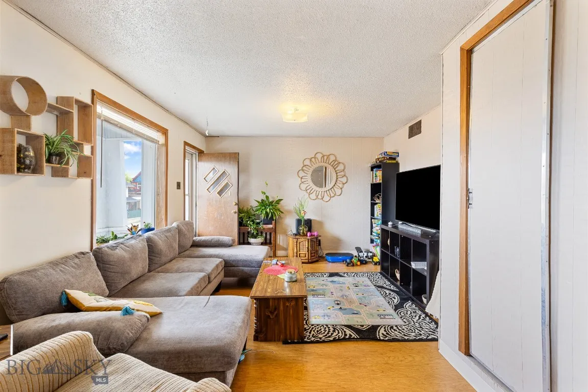 925 W Woolman, Butte, Montana 59701, Butte, Montana 59701, ,Residential Income,For Sale,925 W Woolman, Butte, Montana 59701,0,403644