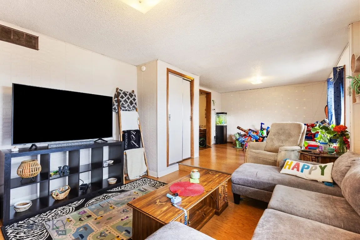 925 W Woolman, Butte, Montana 59701, Butte, Montana 59701, ,Residential Income,For Sale,925 W Woolman, Butte, Montana 59701,0,403644