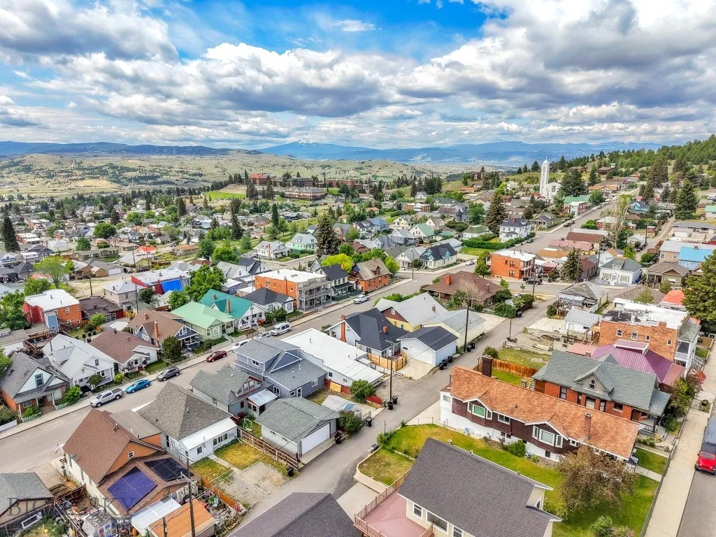925 W Woolman, Butte, Montana 59701, Butte, Montana 59701, ,Residential Income,For Sale,925 W Woolman, Butte, Montana 59701,0,403644