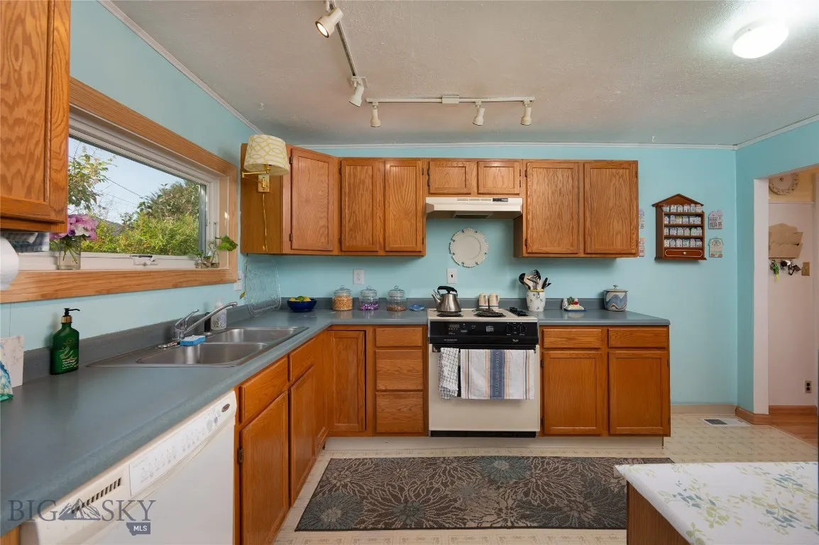 411 S 12th Street, Livingston, Montana 59047, Livingston, Montana 59047, 4 Bedrooms Bedrooms, ,1 BathroomBathrooms,Residential,For Sale,411 S 12th Street, Livingston, Montana 59047,403538