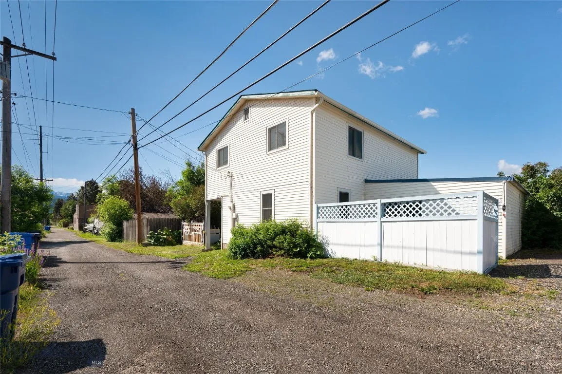 411 S 12th Street, Livingston, Montana 59047, Livingston, Montana 59047, 4 Bedrooms Bedrooms, ,1 BathroomBathrooms,Residential,For Sale,411 S 12th Street, Livingston, Montana 59047,403538