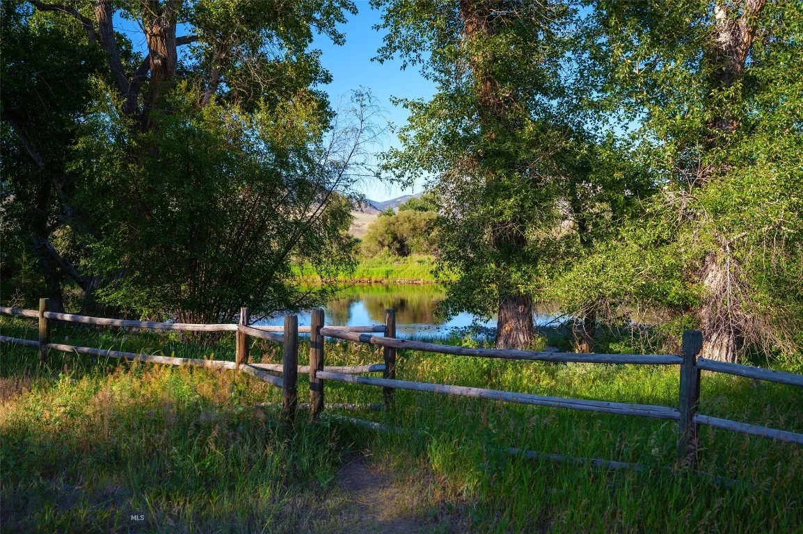 Maiden Rock Fishing Access - 100 yards from property
