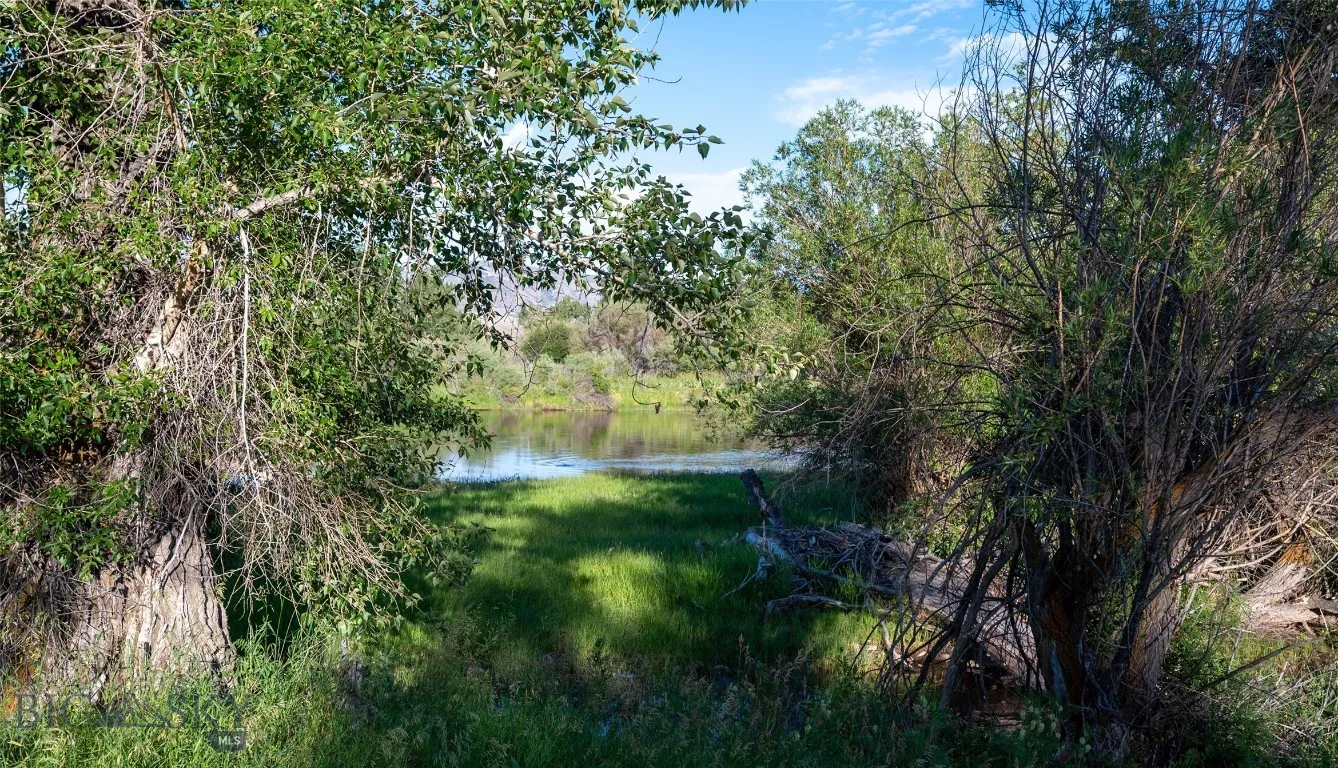 Maidenrock Fishing Access - Hundred yards from property.