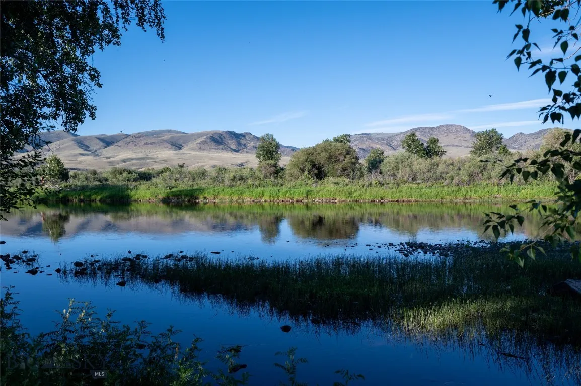 Maidenrock Fishing Rock - Hundred yards from property