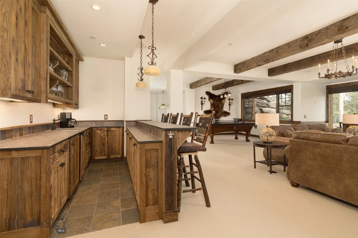 Downstairs wet Bar entertaining area