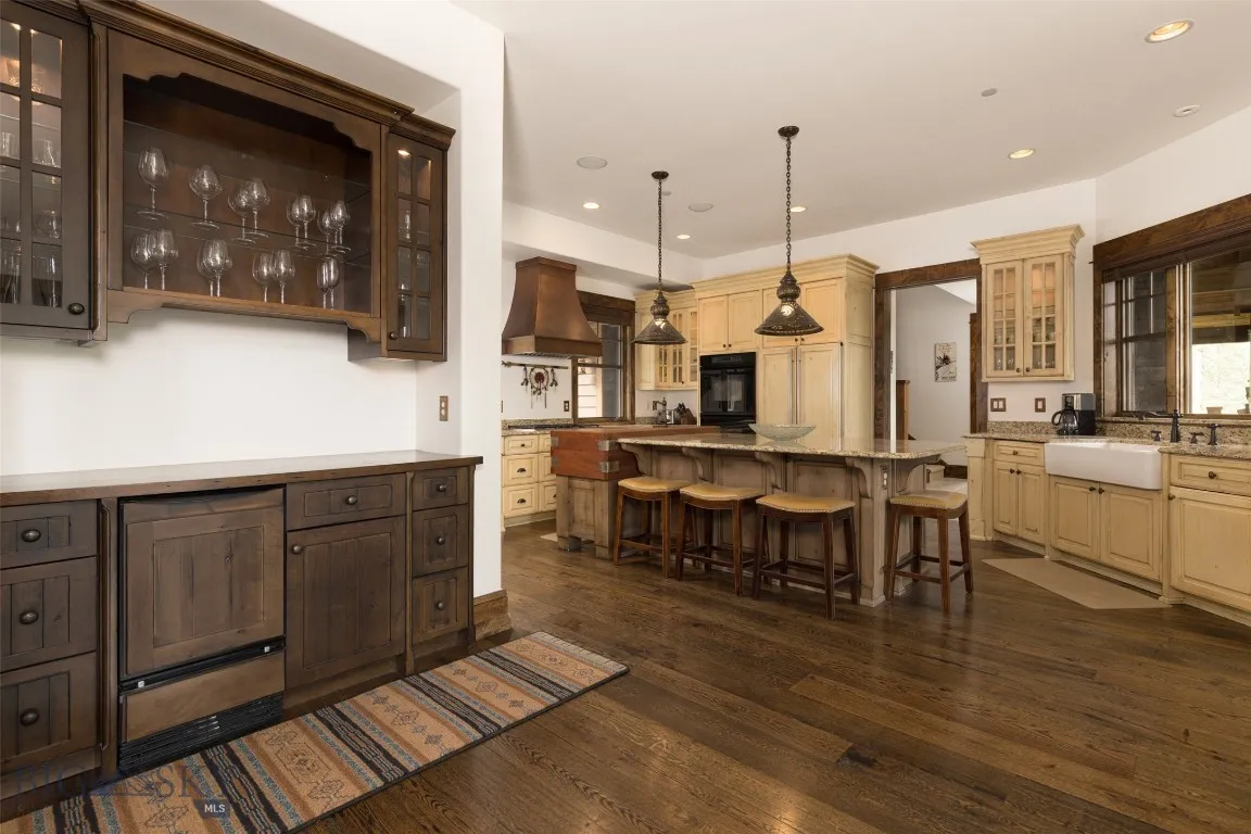 Kitchen + entertaining bar