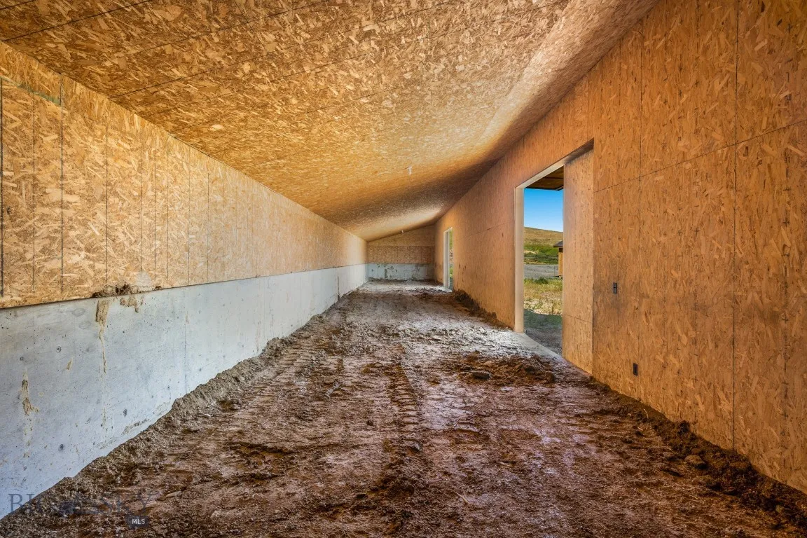 Large Loafing Shed