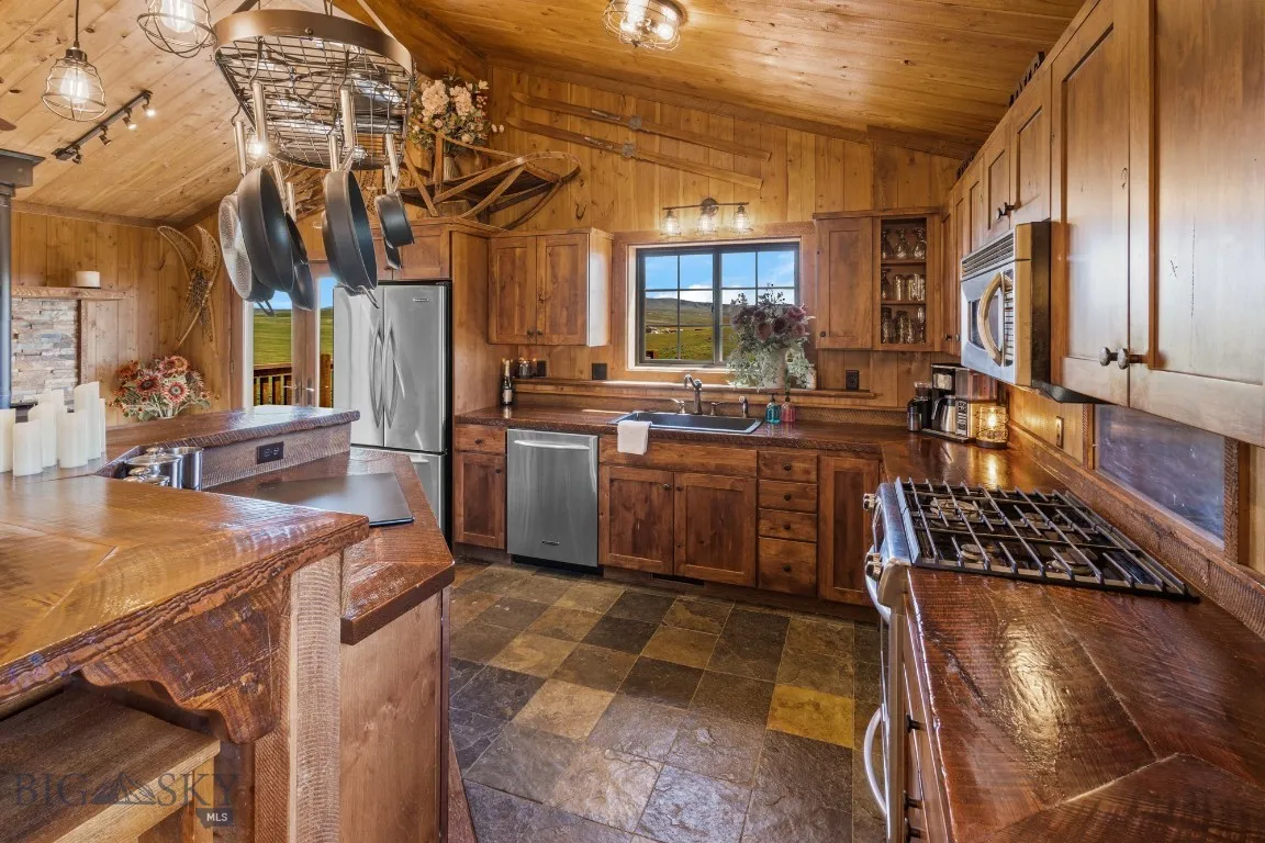 26 Dalesview, Three Forks, Montana 59752, Three Forks, Montana 59752, 3 Bedrooms Bedrooms, ,Residential,For Sale,26 Dalesview, Three Forks, Montana 59752,403657