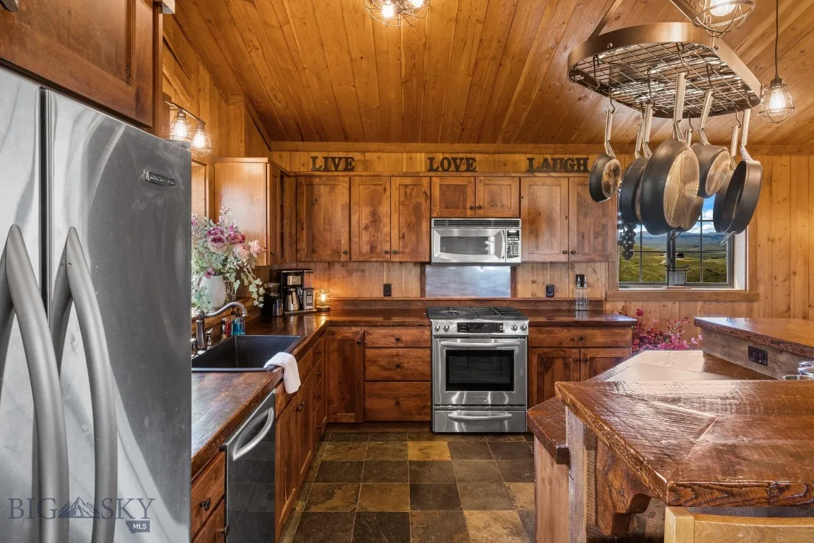 26 Dalesview, Three Forks, Montana 59752, Three Forks, Montana 59752, 3 Bedrooms Bedrooms, ,Residential,For Sale,26 Dalesview, Three Forks, Montana 59752,403657