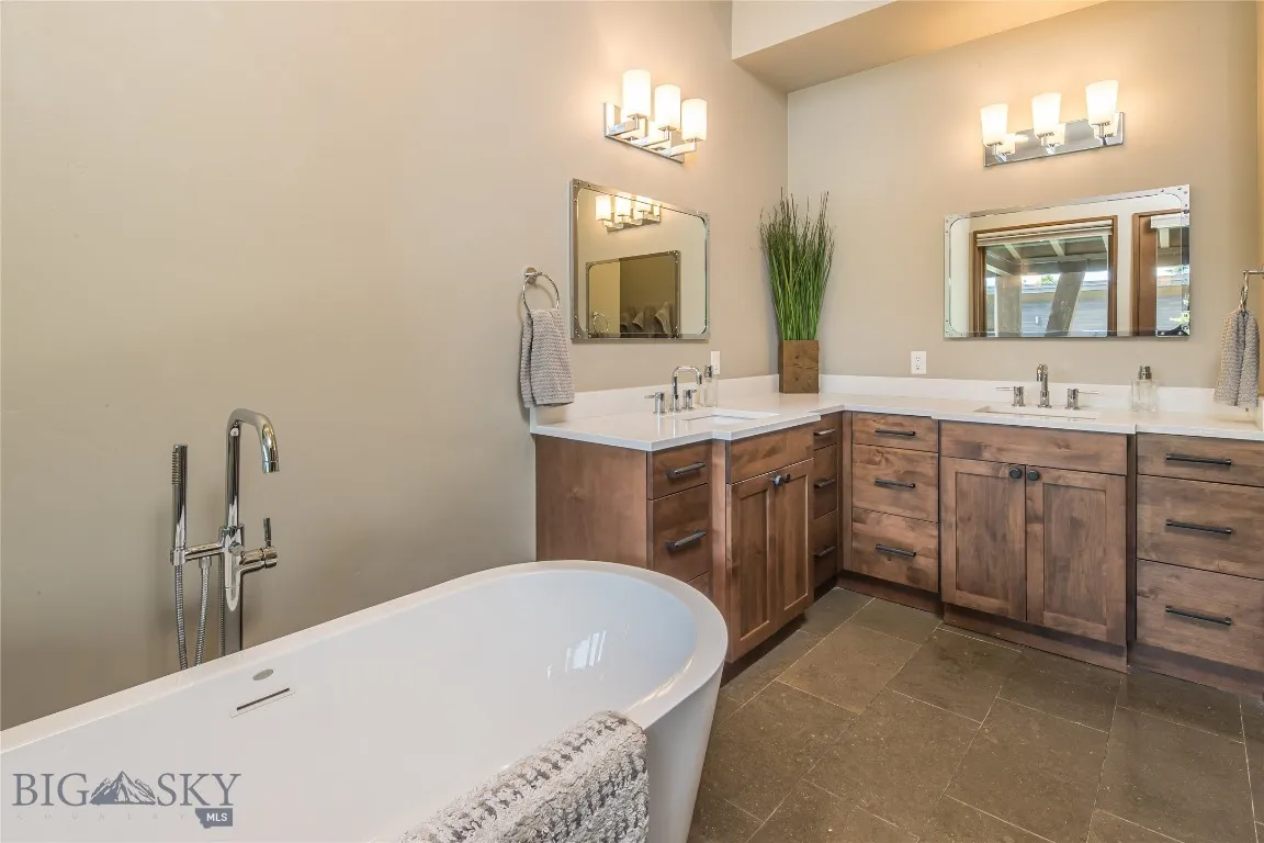 Primary Ensuite Bath