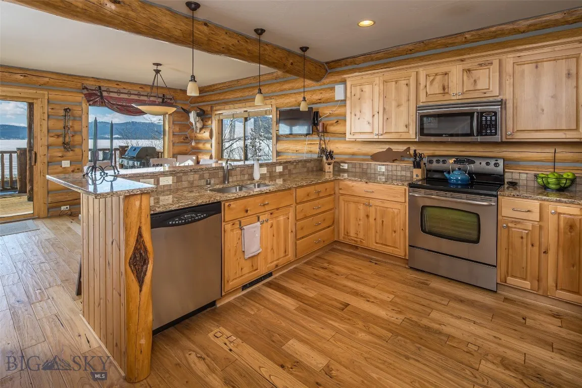 70 Lake Shore Drive 3, West Yellowstone, Montana 5, West Yellowstone, Montana 59758, 3 Bedrooms Bedrooms, ,4 BathroomsBathrooms,Residential,For Sale,70 Lake Shore Drive 3, West Yellowstone, Montana 5,403583