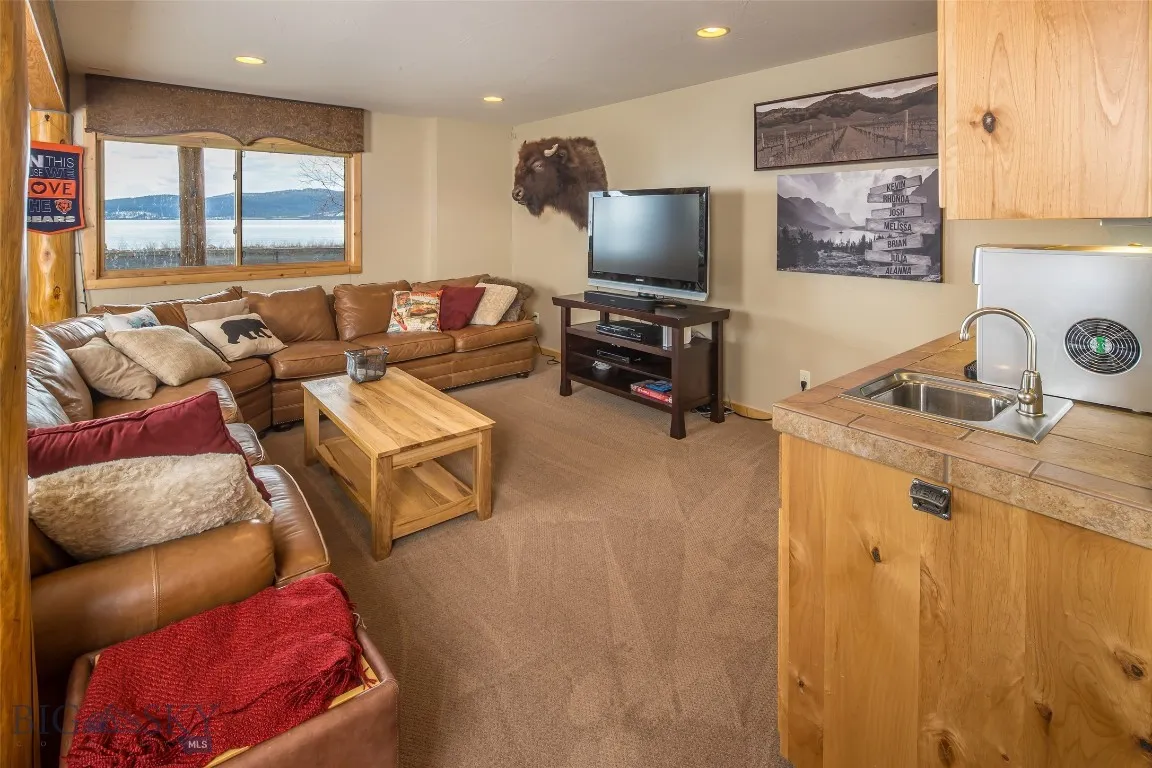 70 Lake Shore Drive 3, West Yellowstone, Montana 5, West Yellowstone, Montana 59758, 3 Bedrooms Bedrooms, ,4 BathroomsBathrooms,Residential,For Sale,70 Lake Shore Drive 3, West Yellowstone, Montana 5,403583