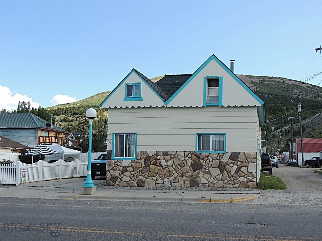 413 & 415 E 4th Street, Anaconda, Montana 5971, Anaconda, Montana 59711, 3 Bedrooms Bedrooms, ,1 BathroomBathrooms,Residential,For Sale,413 & 415 E 4th Street, Anaconda, Montana 5971,403734