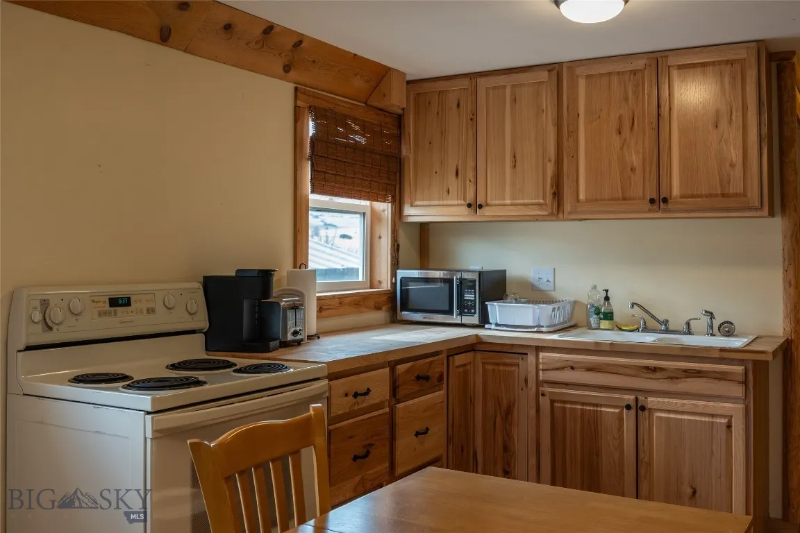 18 White Rock Lane, Whitehall, Montana 59759, Whitehall, Montana 59759, 3 Bedrooms Bedrooms, ,2 BathroomsBathrooms,Residential,For Sale,18 White Rock Lane, Whitehall, Montana 59759,403744