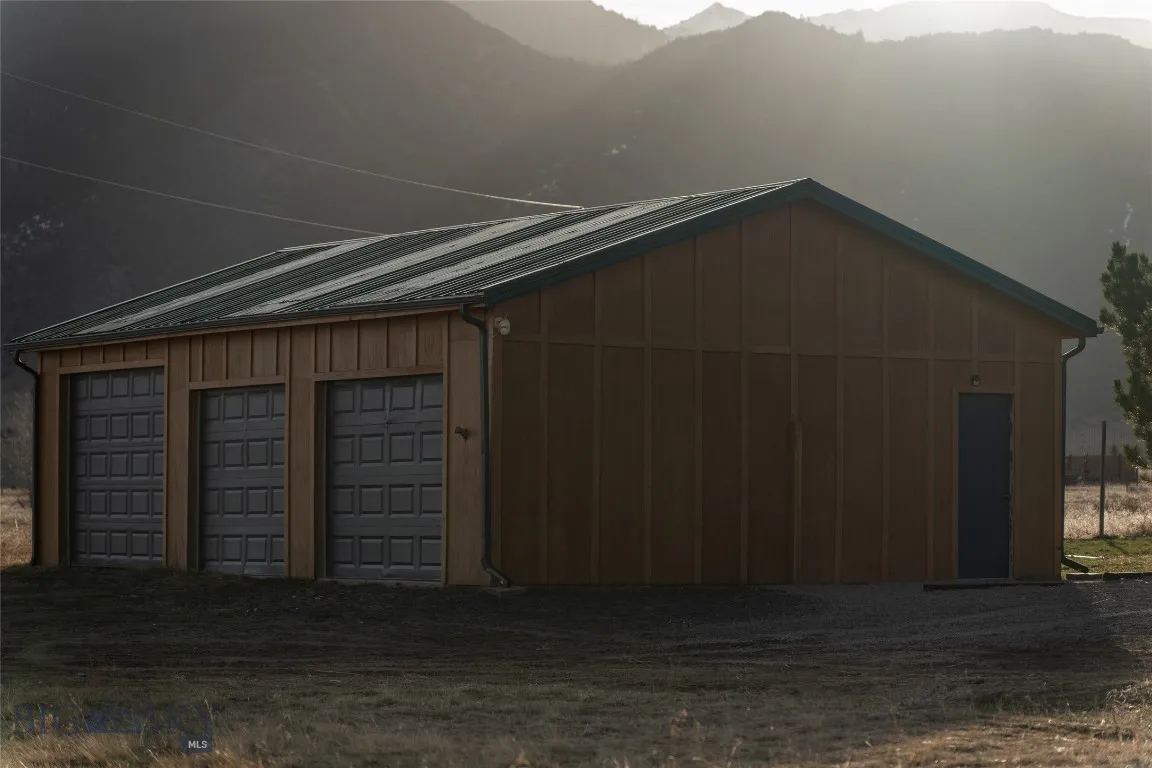 18 White Rock Lane, Whitehall, Montana 59759, Whitehall, Montana 59759, 3 Bedrooms Bedrooms, ,2 BathroomsBathrooms,Residential,For Sale,18 White Rock Lane, Whitehall, Montana 59759,403744