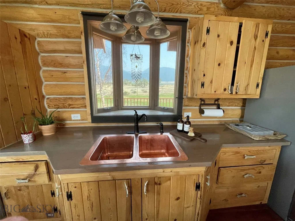18 White Rock Lane, Whitehall, Montana 59759, Whitehall, Montana 59759, 3 Bedrooms Bedrooms, ,2 BathroomsBathrooms,Residential,For Sale,18 White Rock Lane, Whitehall, Montana 59759,403744