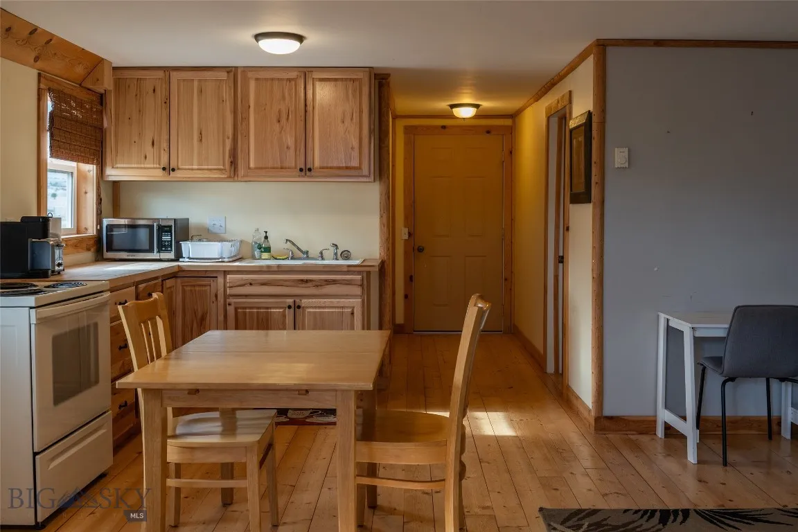 18 White Rock Lane, Whitehall, Montana 59759, Whitehall, Montana 59759, 3 Bedrooms Bedrooms, ,2 BathroomsBathrooms,Residential,For Sale,18 White Rock Lane, Whitehall, Montana 59759,403744