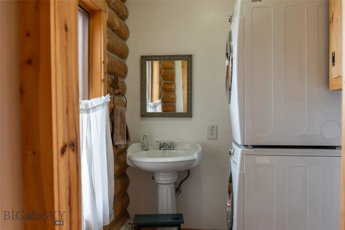 18 White Rock Lane, Whitehall, Montana 59759, Whitehall, Montana 59759, 3 Bedrooms Bedrooms, ,2 BathroomsBathrooms,Residential,For Sale,18 White Rock Lane, Whitehall, Montana 59759,403744