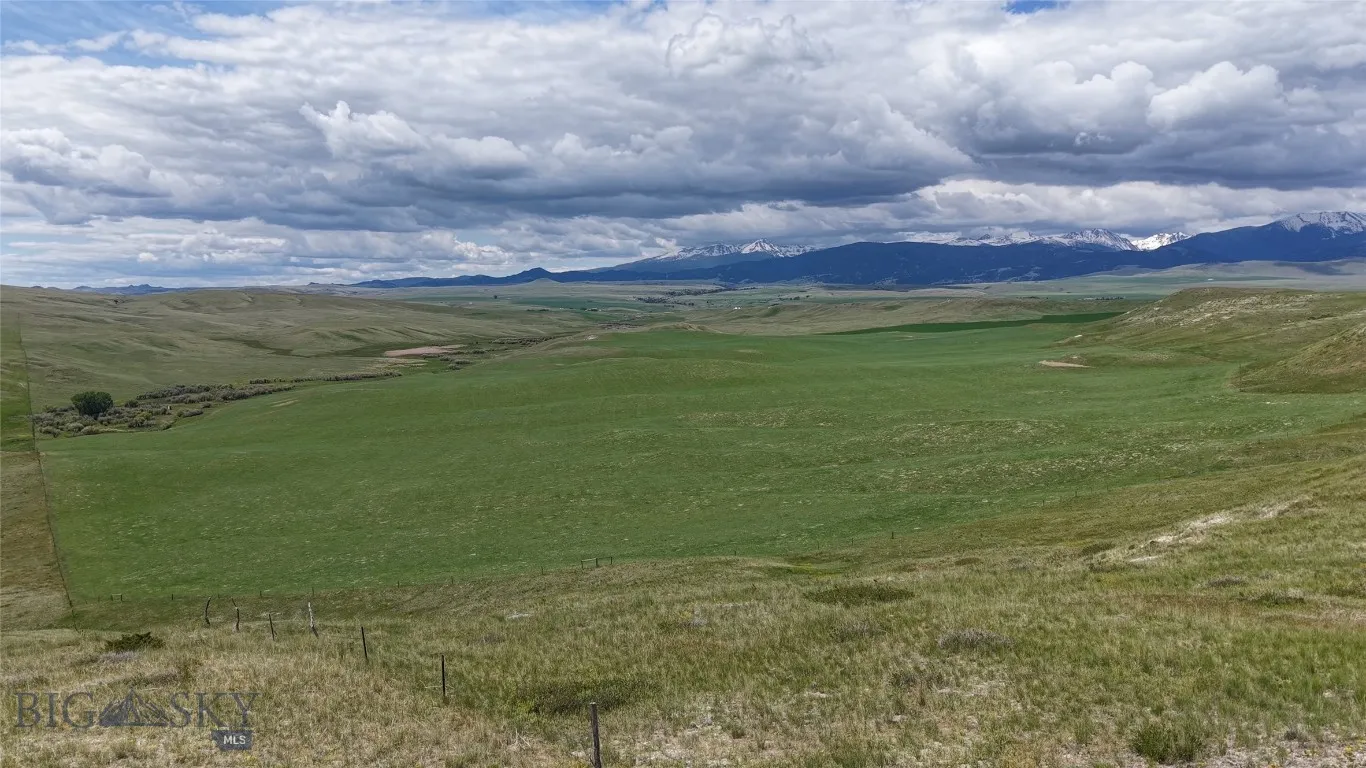 Perimeter fenced with 200 acres of crop ground