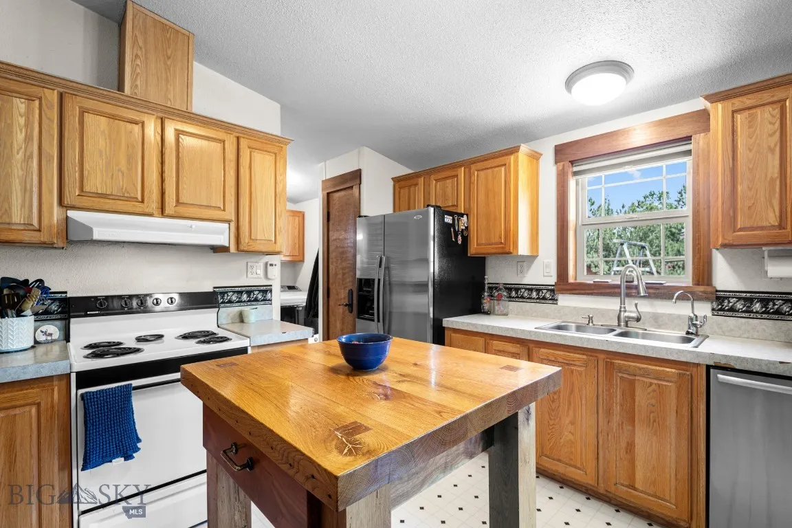 3400 Magenta Road, Bozeman, Montana 59718, Bozeman, Montana 59718, 4 Bedrooms Bedrooms, ,2 BathroomsBathrooms,Residential,For Sale,3400 Magenta Road, Bozeman, Montana 59718,0,403705