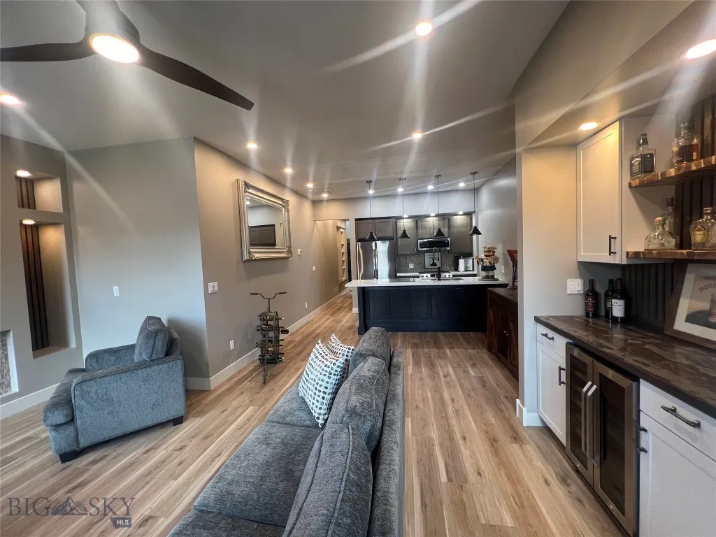 116 W Park A, Butte, Montana 59701, Butte, Montana 59701, 1 Bedroom Bedrooms, ,1 BathroomBathrooms,Residential,For Sale,116 W Park A, Butte, Montana 59701,403771