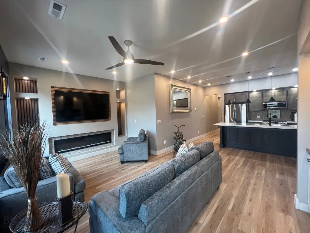116 W Park A, Butte, Montana 59701, Butte, Montana 59701, 1 Bedroom Bedrooms, ,1 BathroomBathrooms,Residential,For Sale,116 W Park A, Butte, Montana 59701,403771