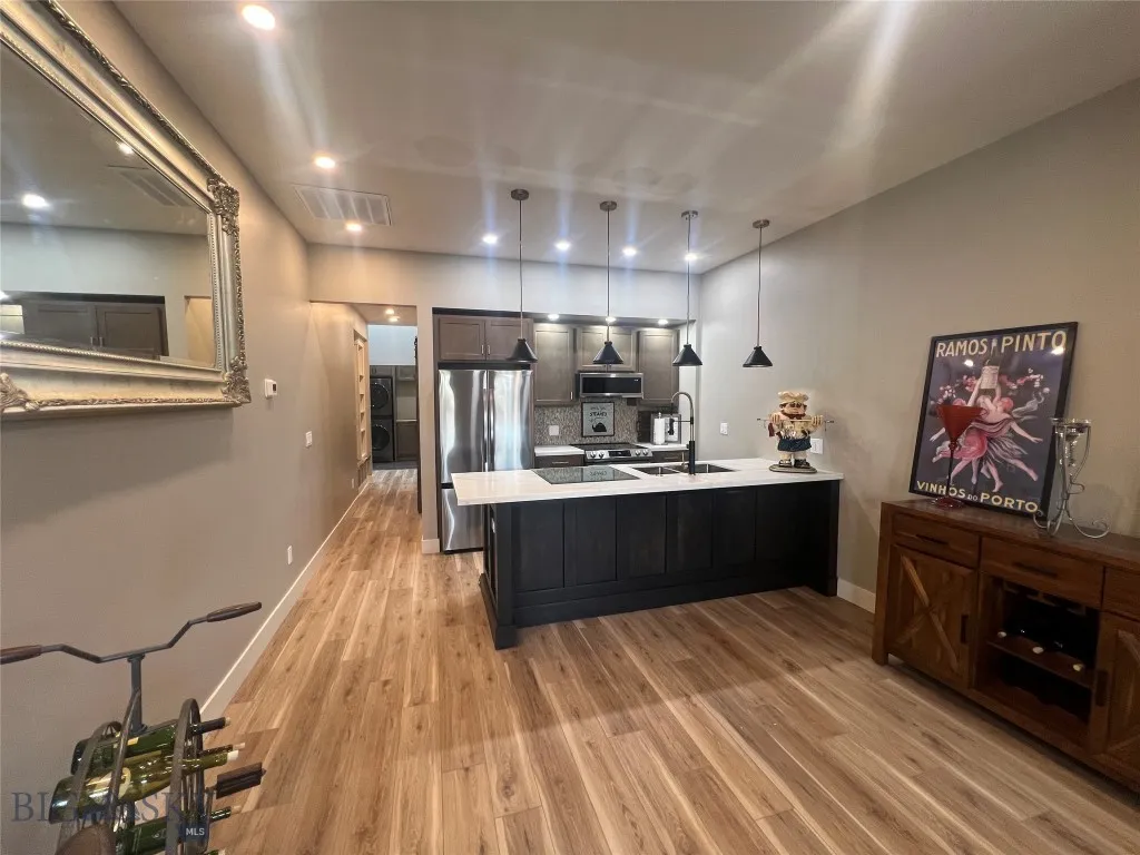 116 W Park A, Butte, Montana 59701, Butte, Montana 59701, 1 Bedroom Bedrooms, ,1 BathroomBathrooms,Residential,For Sale,116 W Park A, Butte, Montana 59701,403771