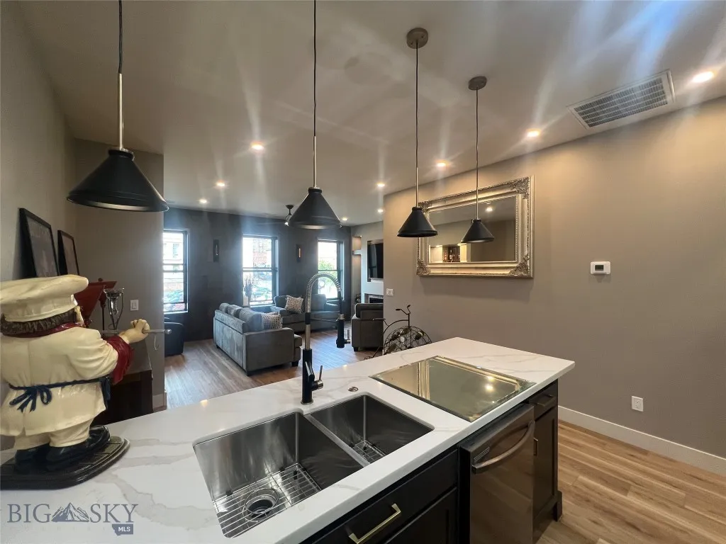 116 W Park A, Butte, Montana 59701, Butte, Montana 59701, 1 Bedroom Bedrooms, ,1 BathroomBathrooms,Residential,For Sale,116 W Park A, Butte, Montana 59701,403771