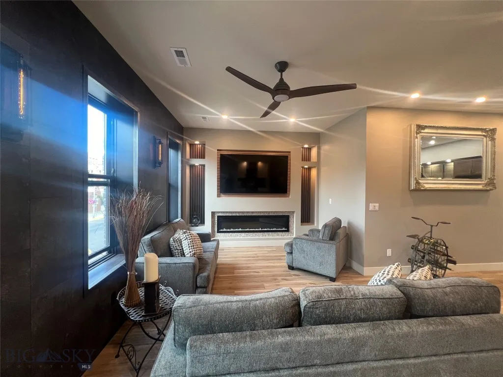 116 W Park A, Butte, Montana 59701, Butte, Montana 59701, 1 Bedroom Bedrooms, ,1 BathroomBathrooms,Residential,For Sale,116 W Park A, Butte, Montana 59701,403771