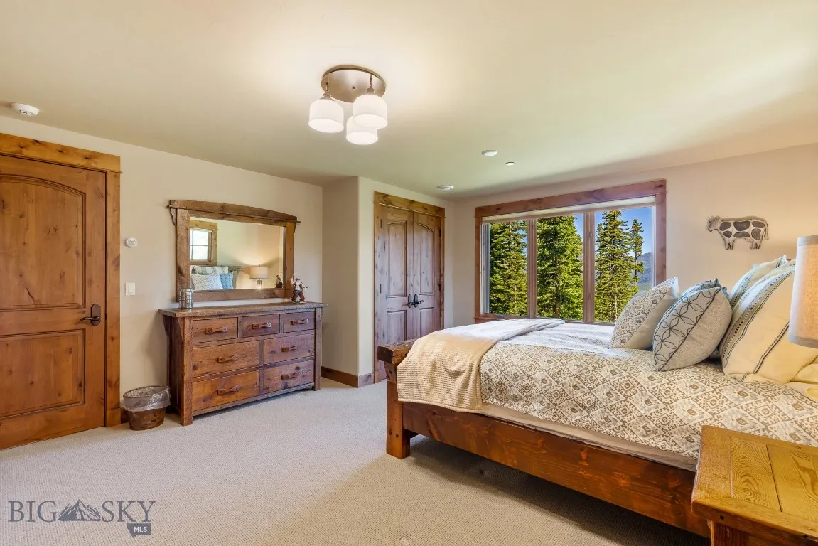 Lower level bedroom 4 with bunks