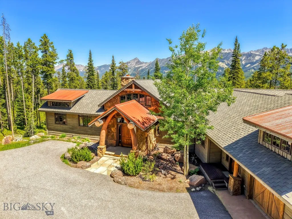 Luxuriuos fully furnished home comprised of 5 BR /4.5 BA