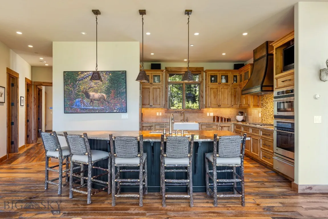 Gourmet kitchen