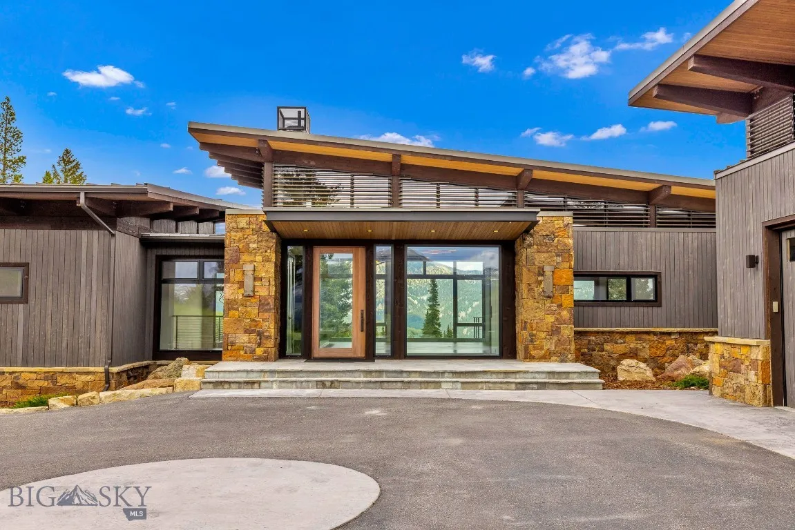 The minute you walk through the front door you see the sweeping Spanish Peaks views.