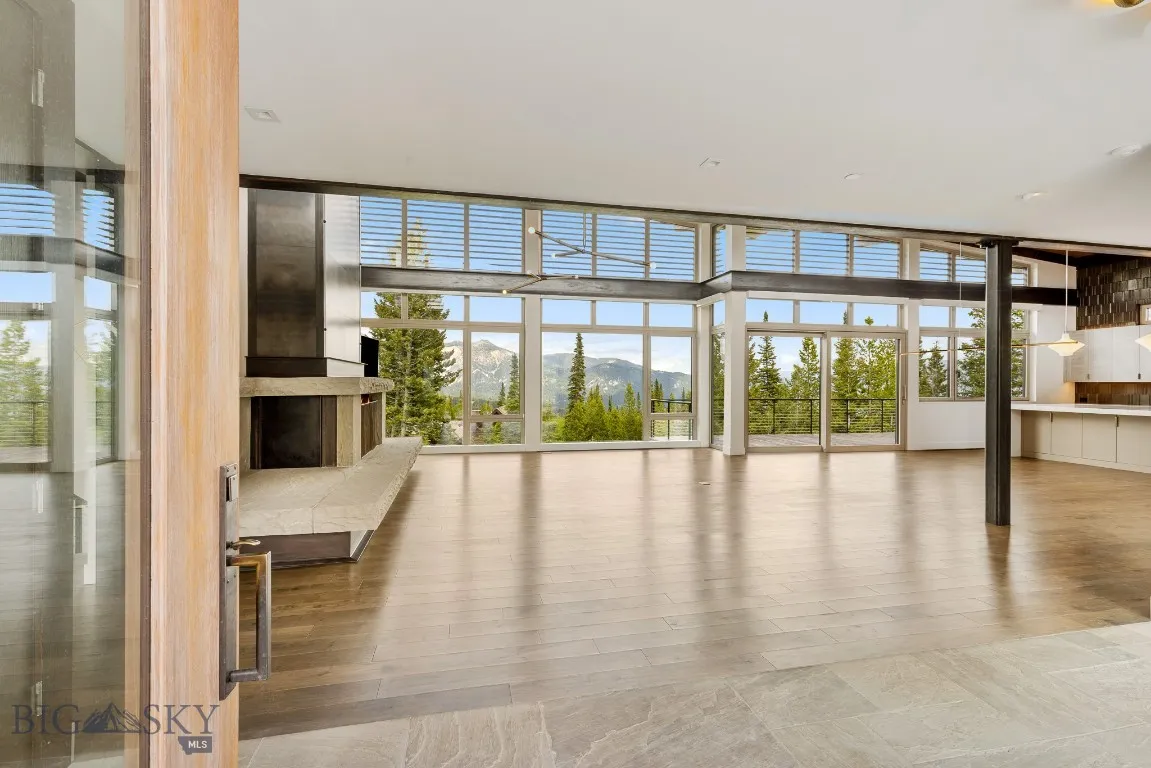 Sitting in the Living Room you are awestruck by the majestic views!
