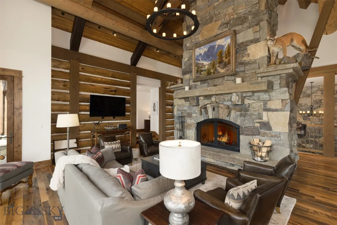 Gorgeous Vaulted Ceiling Living Room